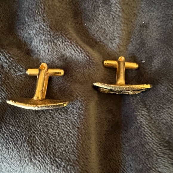 Luxor vintage black and gold unique cuff links. Antique car embossed in gold. - Picture 4 of 8